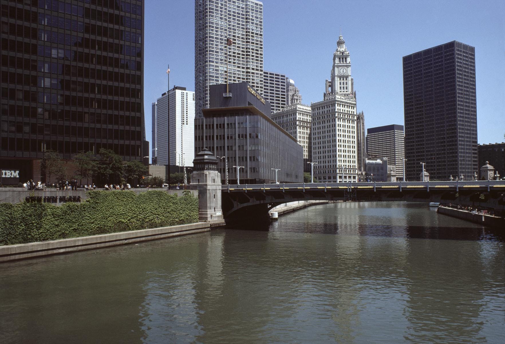 Wacker Drive Plaza, Chicago