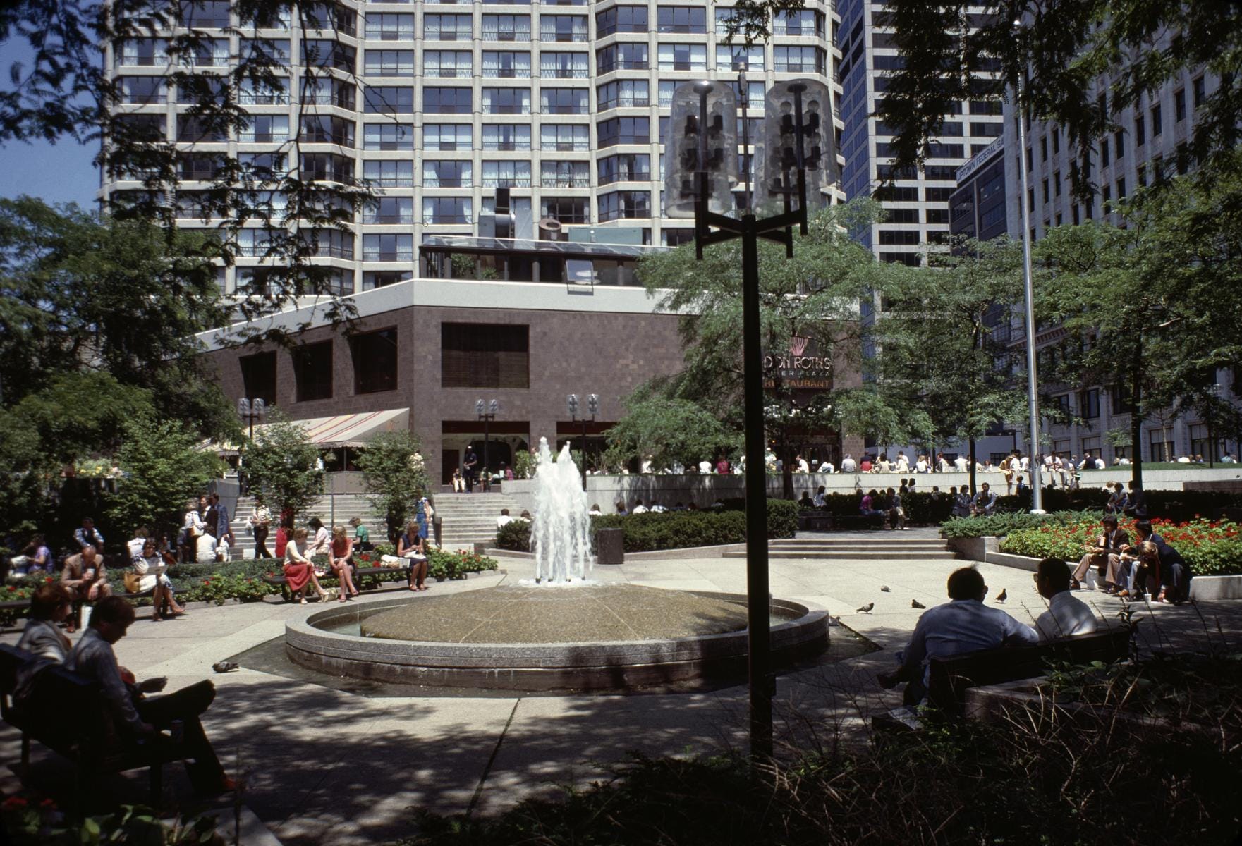 Wacker Drive Plaza, Chicago