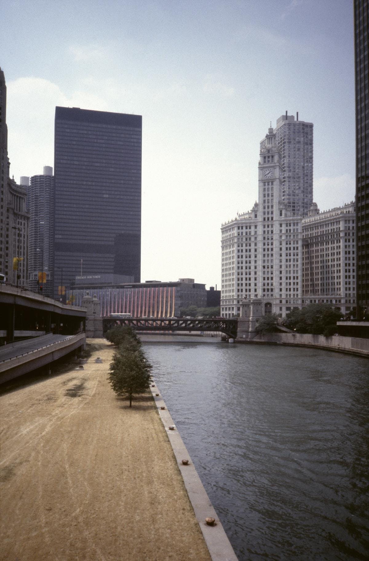 Wacker Drive Plaza, Chicago